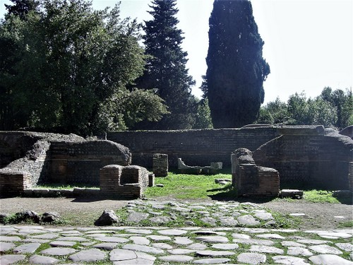 Ostia Antica necropoli della via Ostiense